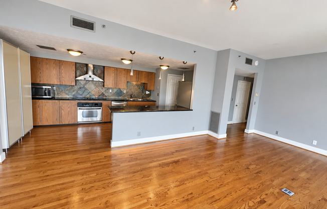 2 beds, 2 baths, $3,395, Unit # 1703