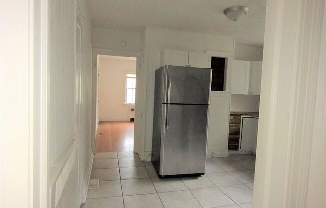 1 bed, 1 bath, 700 sqft, $850, Unit 2