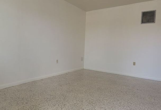 1 bed, 1 bath, 550 sqft, $1,800, Unit 34-20