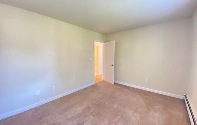 2 beds, 1 bath, $1,400, Unit 207