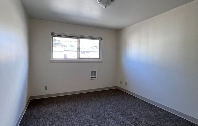 2 beds, 1 bath, 750 sqft, $1,645, Unit 7