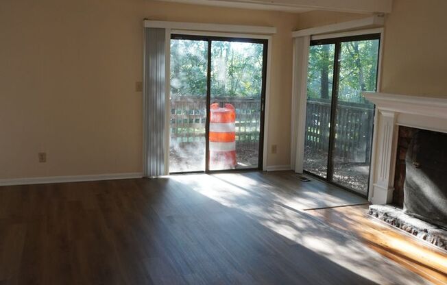 195 Woodstone Dr. // Available NOW!