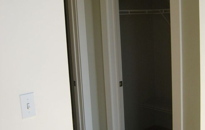 Studio, 1 bath, 1,287 sqft, $2,274, Unit 132