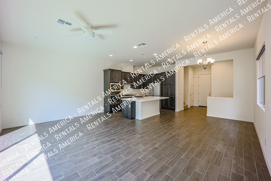 7441 E VIA DE LUNA DR