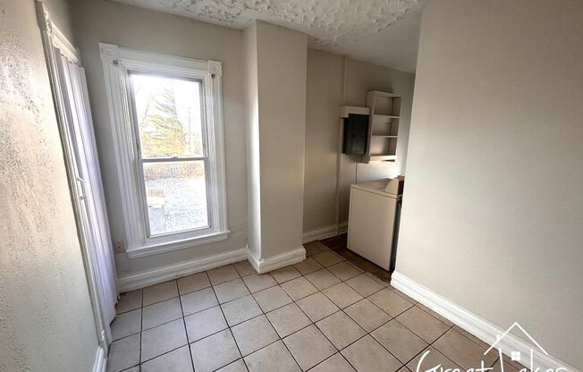 2 beds, 1 bath, $1,000, Unit Unit 2