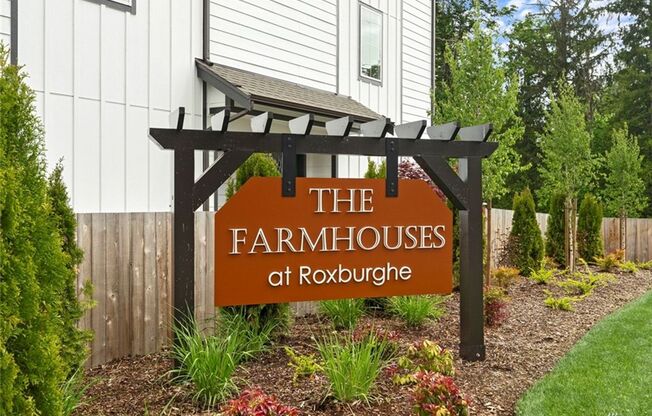 4 Bedroom with Greenspace Privacy!