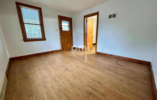 240 DOUGLAS SAINT 1 FLOOR FRONT