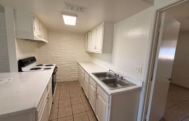 1 bed, 1 bath, 570 sqft, $899, Unit 16621-34