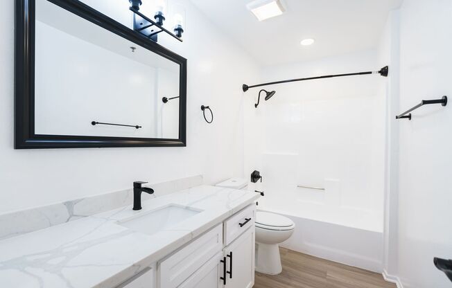 Studio, 1 bath, 700 sqft, $1,467, Unit 308