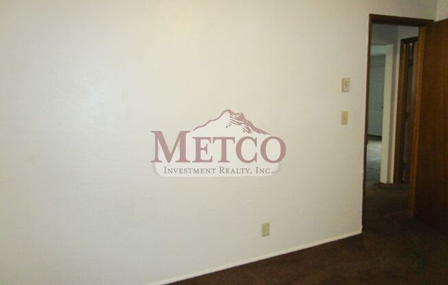 2 beds, 1 bath, 924 sqft, $1,495, Unit 740