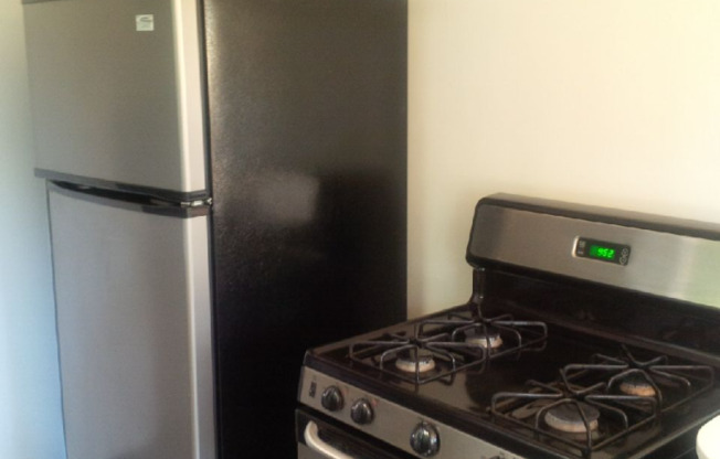 809 N LAS PALMAS AVE