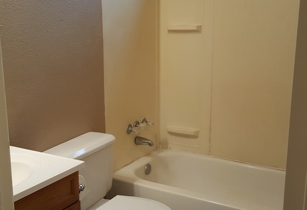 2 beds, 1 bath, $995