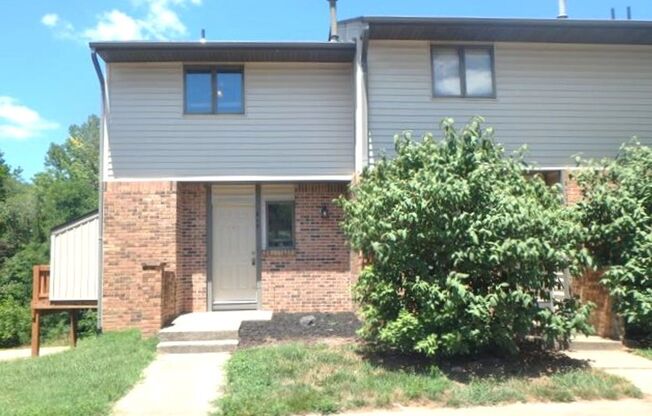 Fantastic 3 Bed 2.5 Bath Condo In S. Columbia