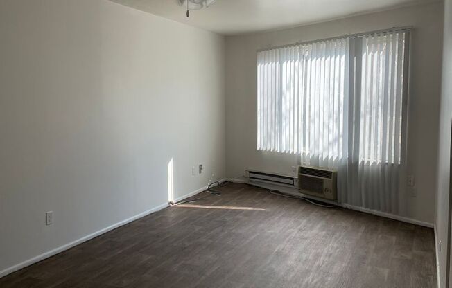 2 beds, 1 bath, 900 sqft, $1,095, Unit 01BN