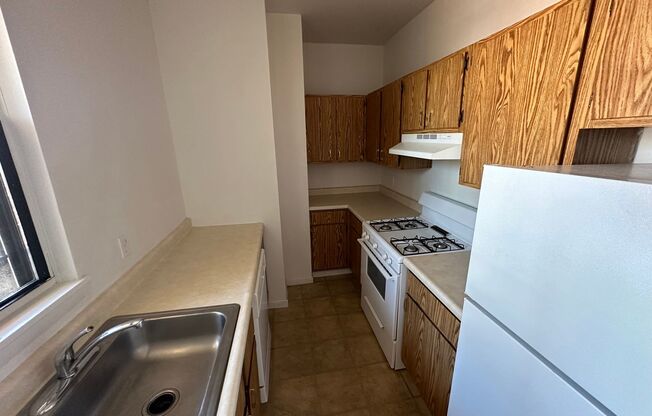 2 beds, 1 bath, 900 sqft, $2,080, Unit 732 S. Millvale Ave. #B7