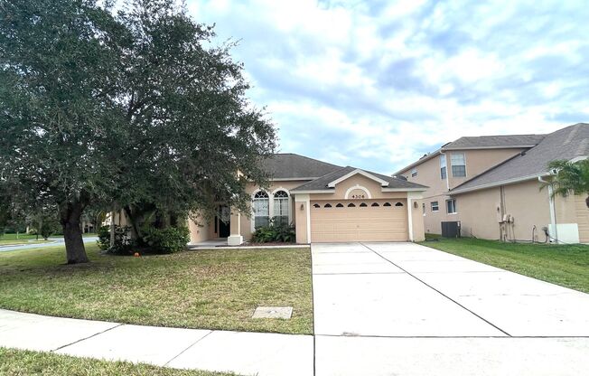 Nice 4/3 Home on Corner Lot in Indian Lakes Community in St. Cloud