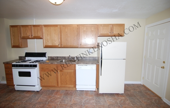 2 beds, 1 bath, 640 sqft, $795, Unit Apt 100