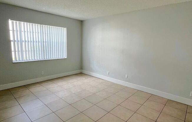 1 bed, 1.5 baths, 655 sqft, $1,629, Unit 500-04