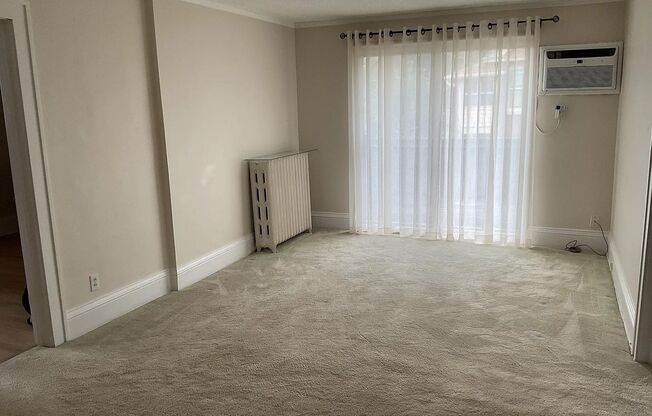 1 bed, 1 bath, $1,200