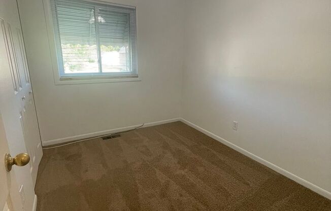 3 beds, 1 bath, $1,460