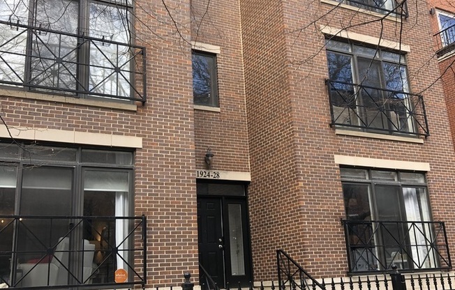 1924 W DIVERSEY PKWY