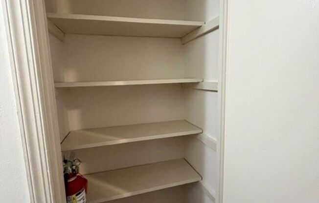 2 beds, 1 bath, 900 sqft, $1,525, Unit 123