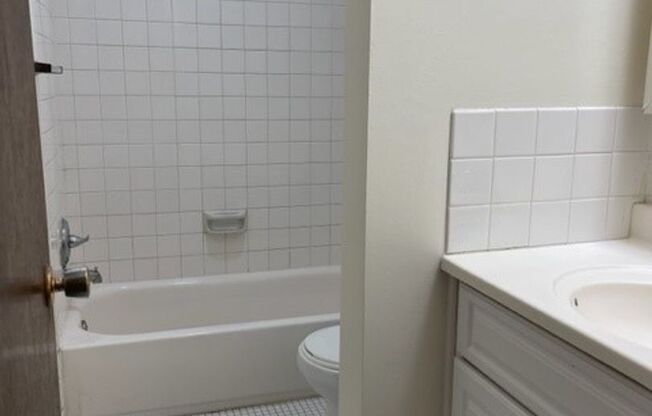 1 bed, 1 bath, 775 sqft, $1,199, Unit 2700-235