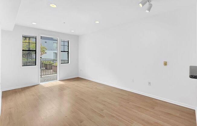 Lovely Renovated and Sunny 1-Bedroom in the Heart of Chinatown!