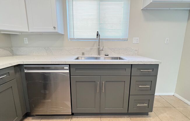 Lovely 3 Bed 2.5 Bath Townhome with 2 Car Garage in Placentia