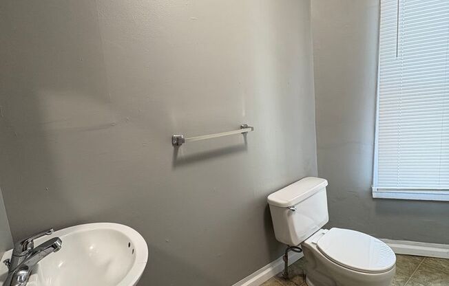 1 bed, 1 bath, $625, Unit #A