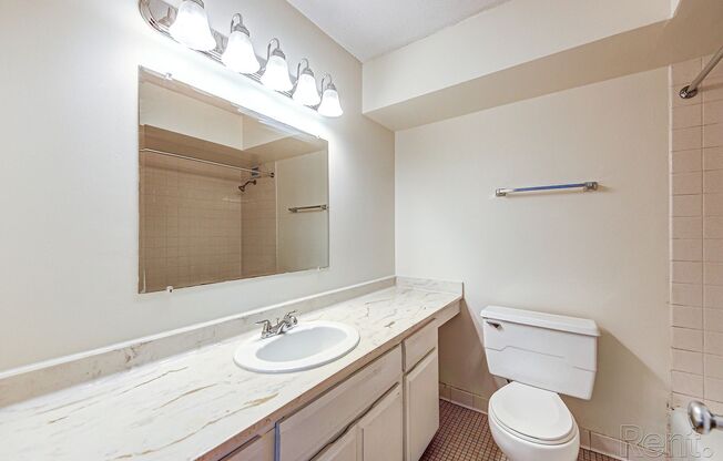2 beds, 1.5 baths, 1,095 sqft, $1,560, Unit 1004