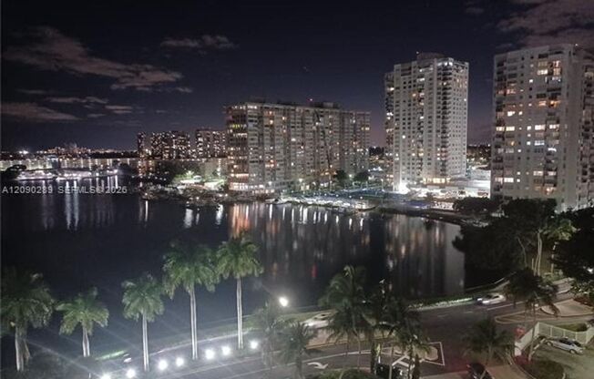 2 beds, 2 baths, $3,500, Unit # 1401 W
