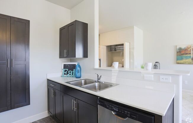 1 bed, 1 bath, 728 sqft, $1,425, Unit 137