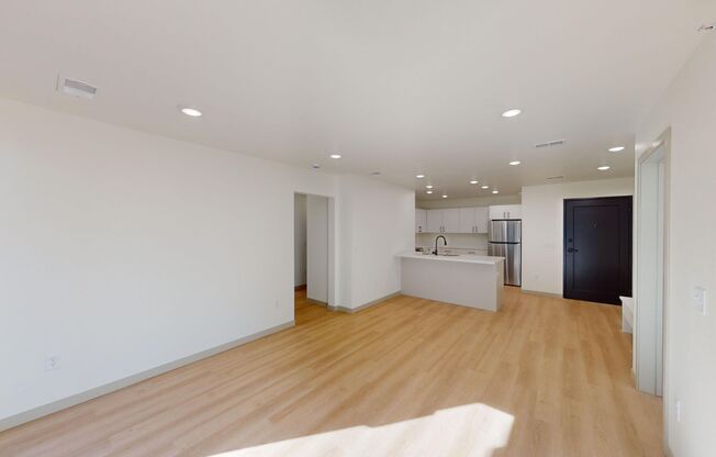 3 beds, 2 baths, 974 sqft, $1,425, Unit 6000-204