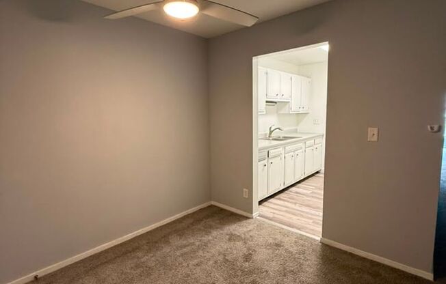 2 beds, 1 bath, 725 sqft, $1,400, Unit 12RW-4