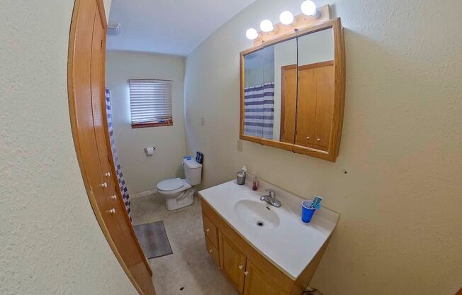 5 beds, 3 baths, $2,295