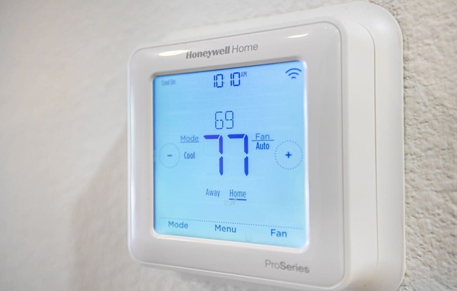 a thermostat is shown on a white wall