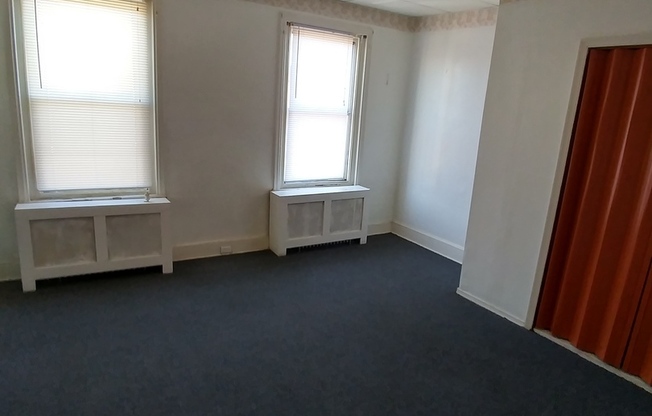 1 bed, 1 bath, 800 sqft, $995, Unit 2nd Flr