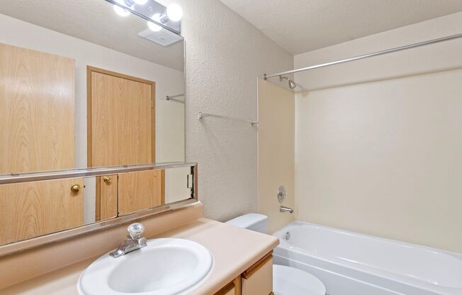 1 bed, 1 bath, 600 sqft, $1,800, Unit B205