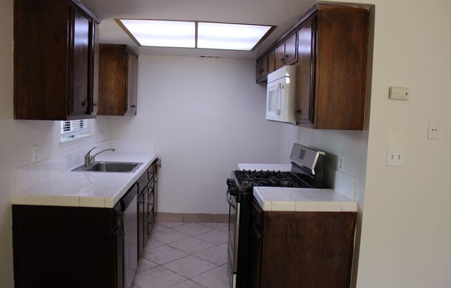 2 beds, 1 bath, $2,100