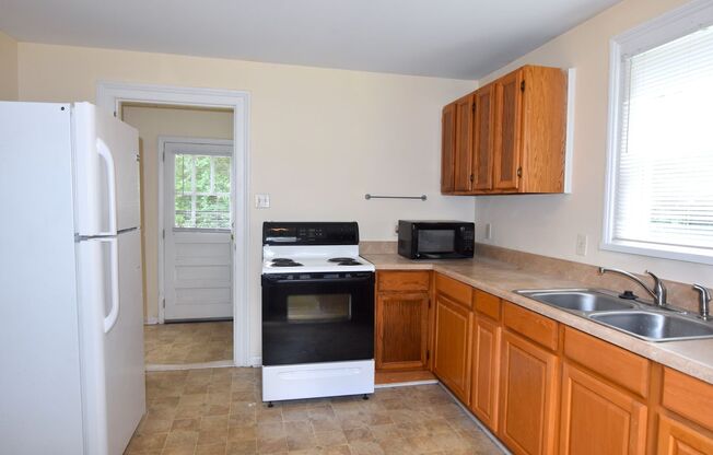 2 beds, 1 bath, $1,395