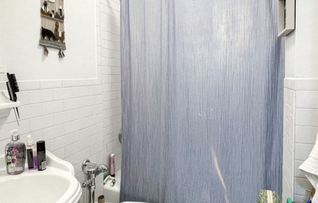 1 bed, 1 bath, $4,850, Unit 7O