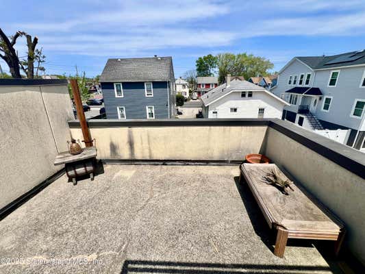 12 MAPLEWOOD PL