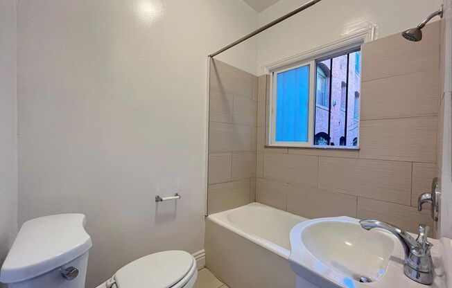 1 bed, 1 bath, $1,650, Unit 202