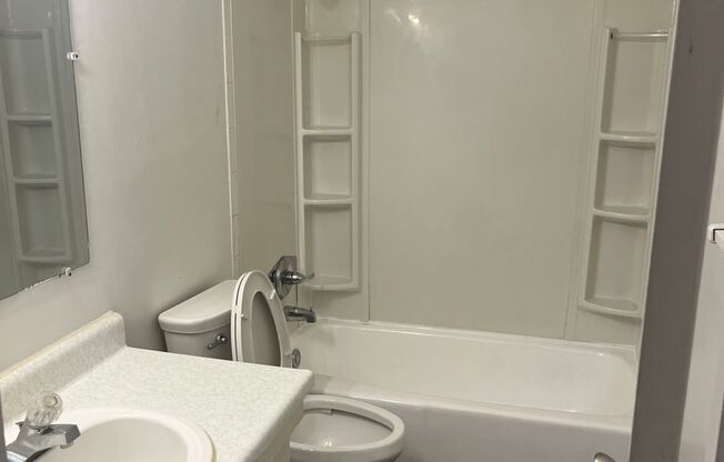 2 beds, 1.5 baths, 1,002 sqft, $1,210, Unit 617