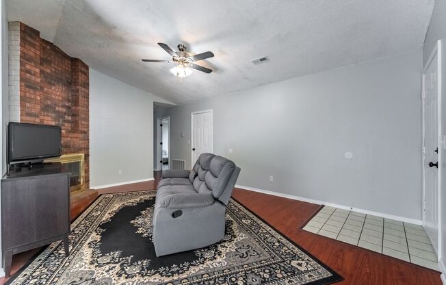 Charming 2-Bed, 2-Bath Rental: Your Cozy Retreat in Fayetteville Awaits!