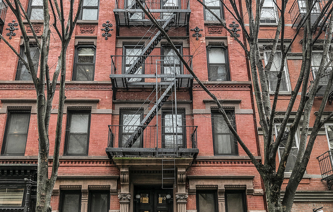 140 W 10 ST