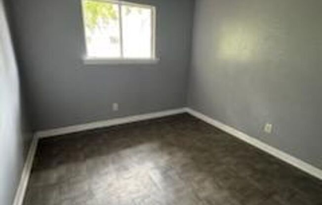 3 beds, 1 bath, $750