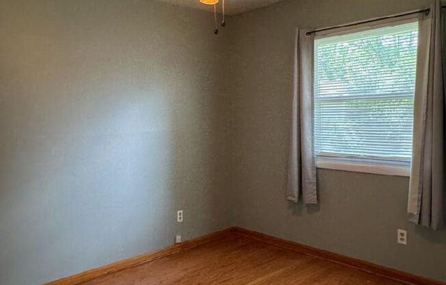 3 beds, 1 bath, $1,595