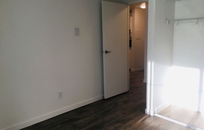 2 beds, 1.5 baths, 950 sqft, $2,275, Unit 142